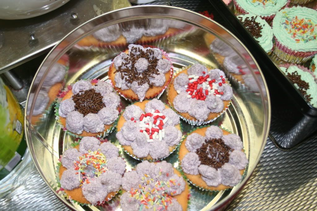 http://i692.photobucket.com/albums/vv282/vlinderhondjes/Cupcakes%20Magnolia%20Style/IMG_6464.jpg