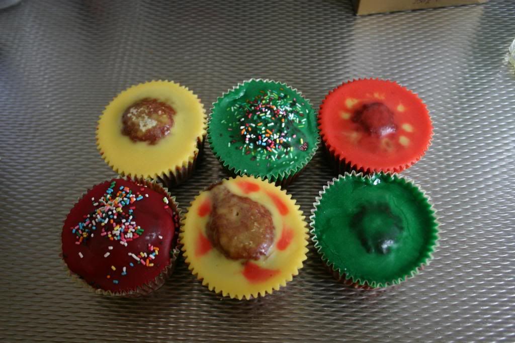 http://i692.photobucket.com/albums/vv282/vlinderhondjes/Red%20velvet%20cubcakes%20met%20icing/IMG_9823_zpsc05e33ae.jpg