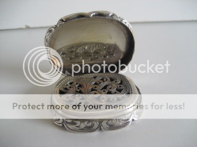 QUALITY VICTORIAN STERLING SILVER VINAIGRETTEBIRMINGHAM 1845 